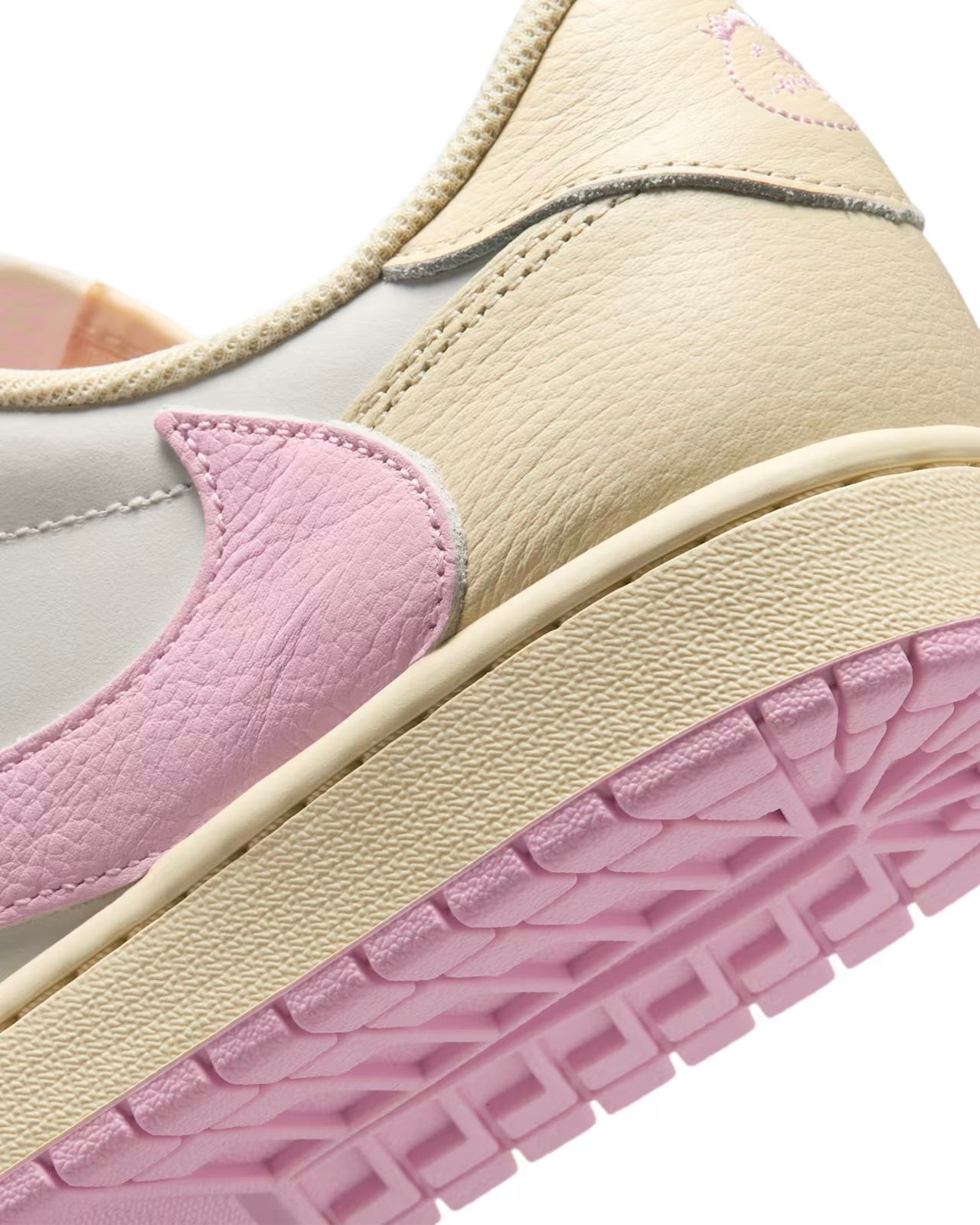 Jordan 1 Low x Travis Scott OG “Shy Pink”