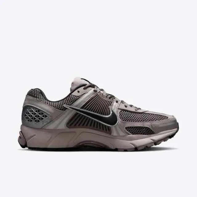 Nike Zoom Vomero 5 “Cave Stone”