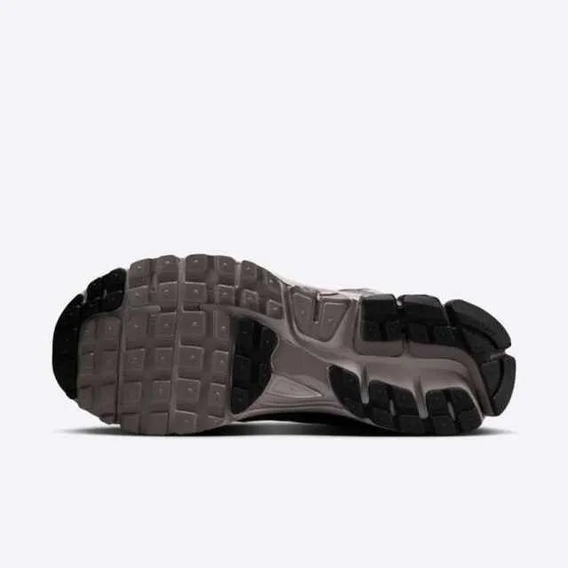Nike Zoom Vomero 5 “Cave Stone”