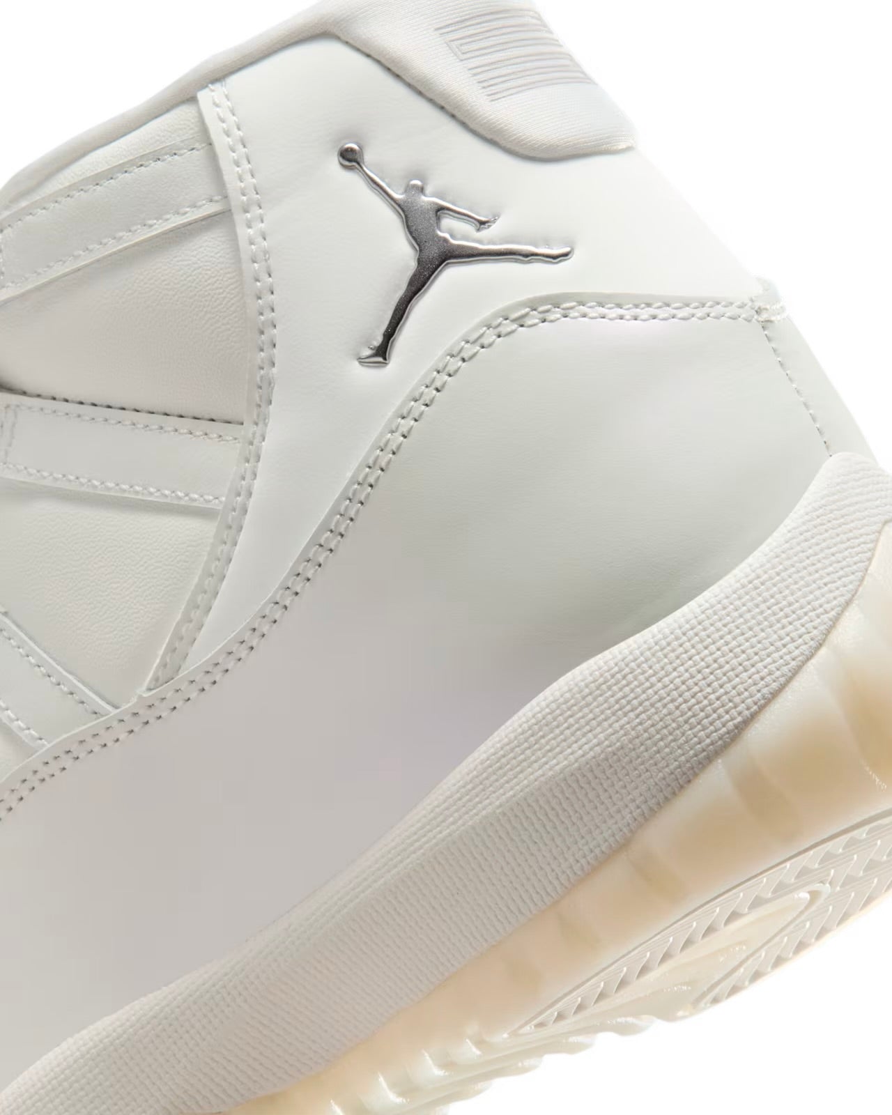 Jordan 11 Retro “Pearl”