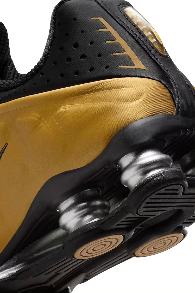 Nike Air Shox R4 “Metallic Gold”