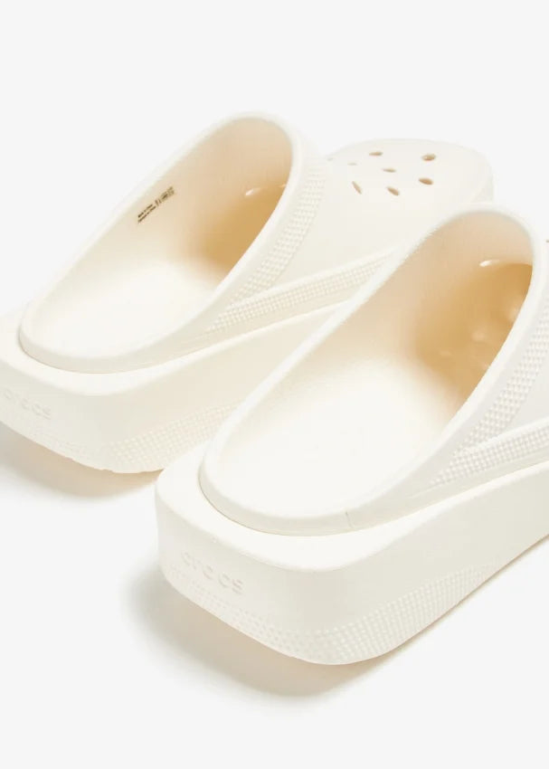CROCS Classic Blunt Toe Clogs