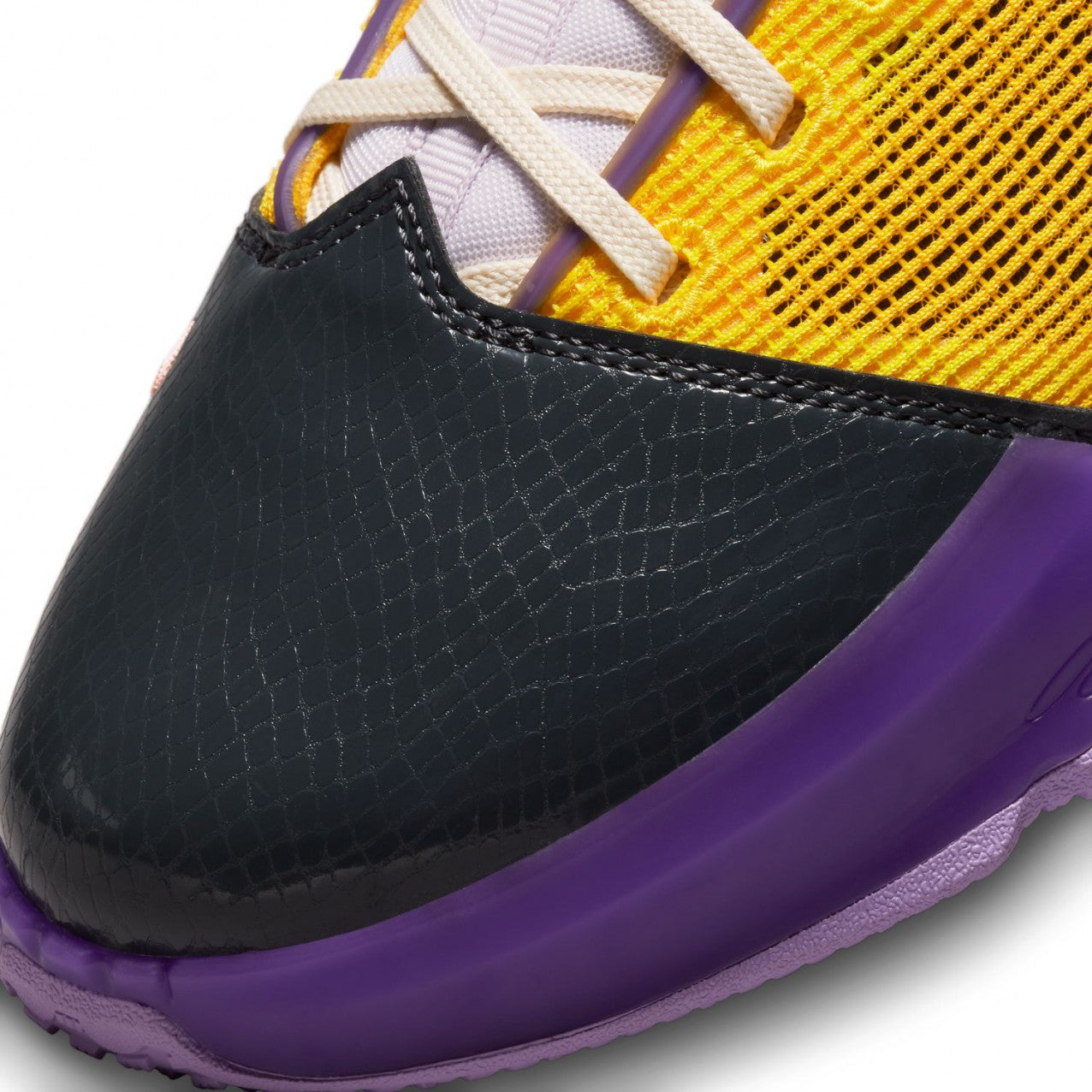 Nike LeBron 19 Low “Mismatch”