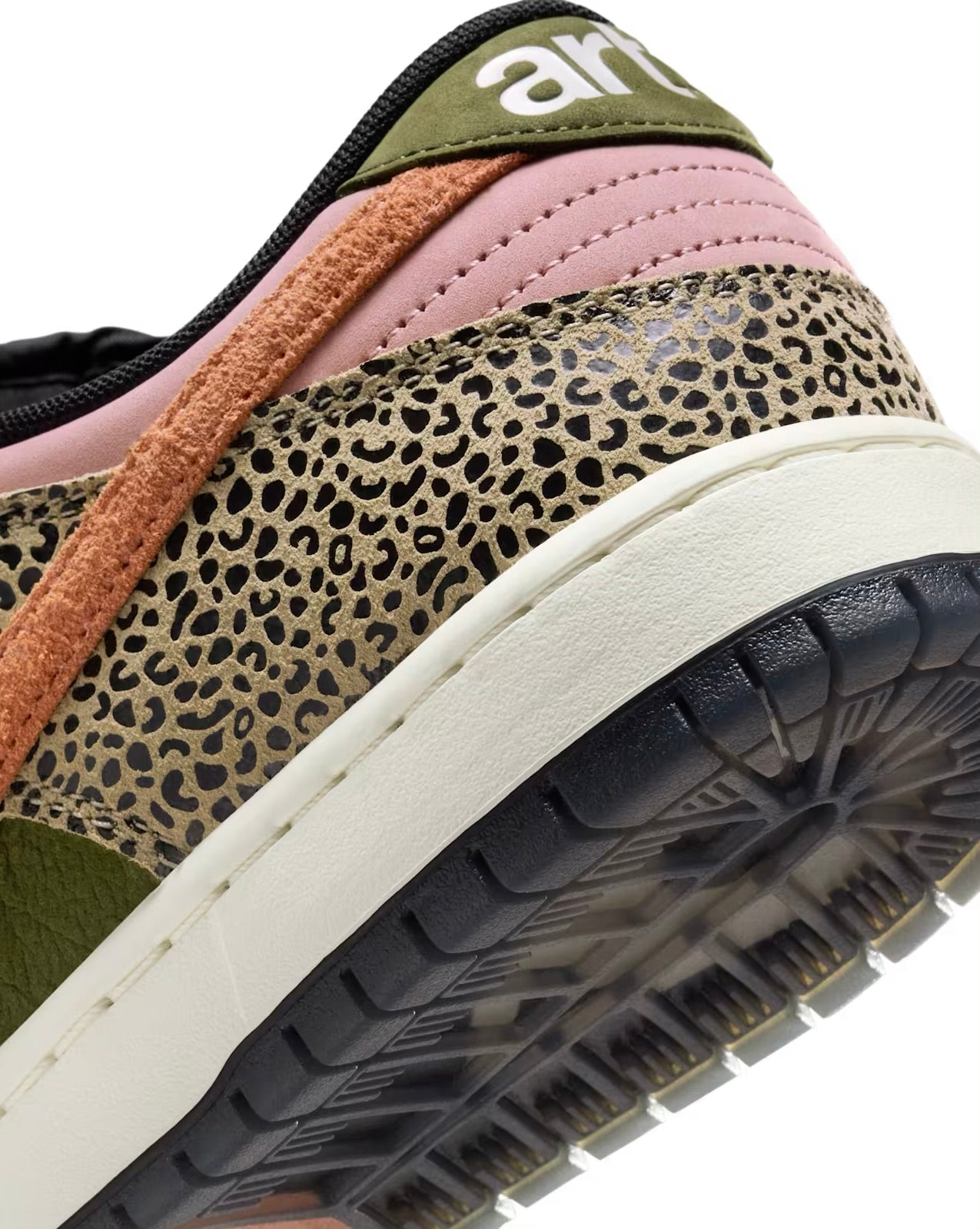 Nike SB Dunk Low Pro x Arts-Rec Skateshop “Rust Pink”