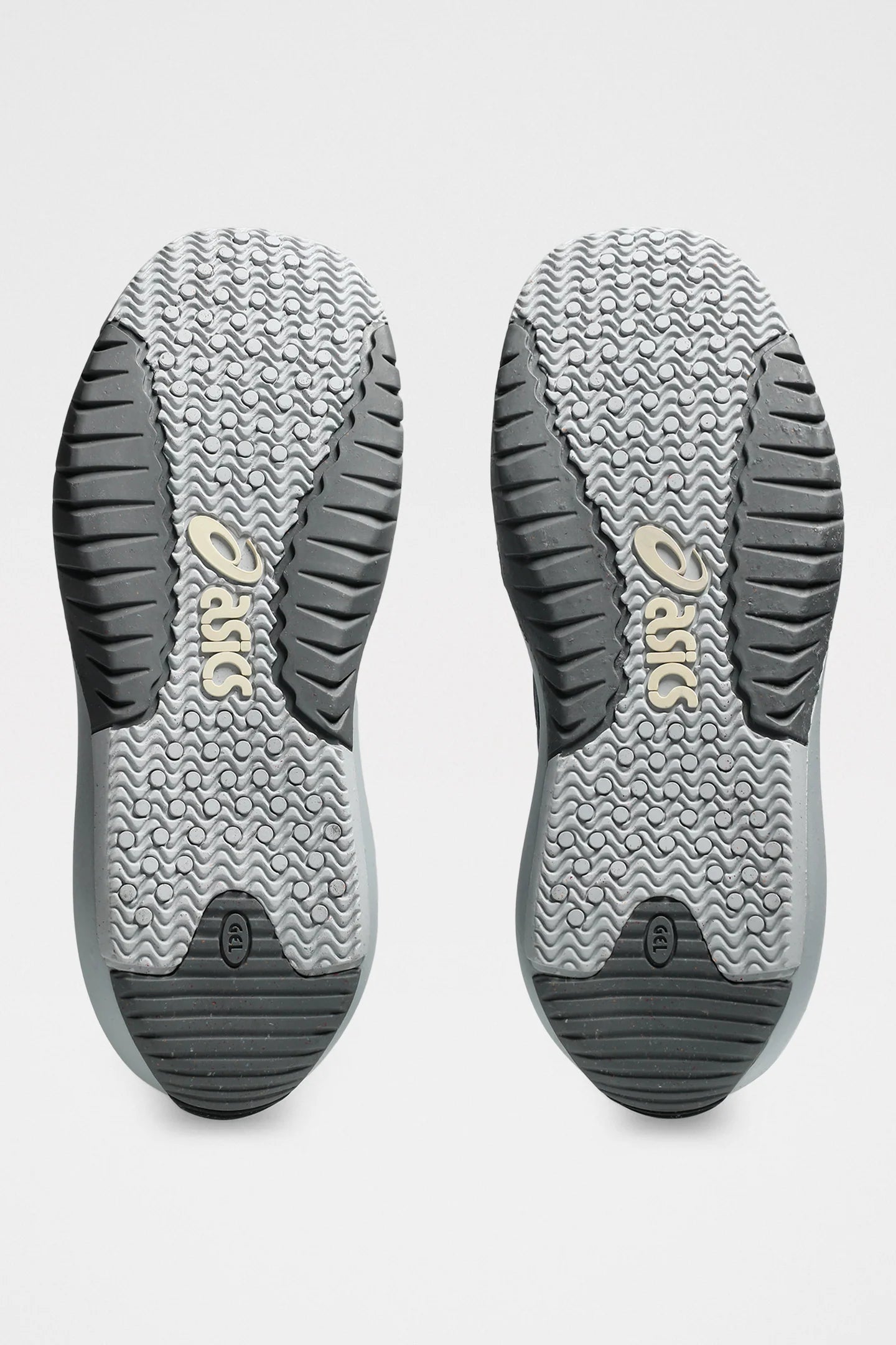 Asics Neocurve “Pure Silver”