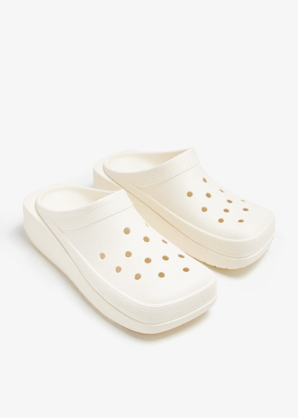 CROCS Classic Blunt Toe Clogs