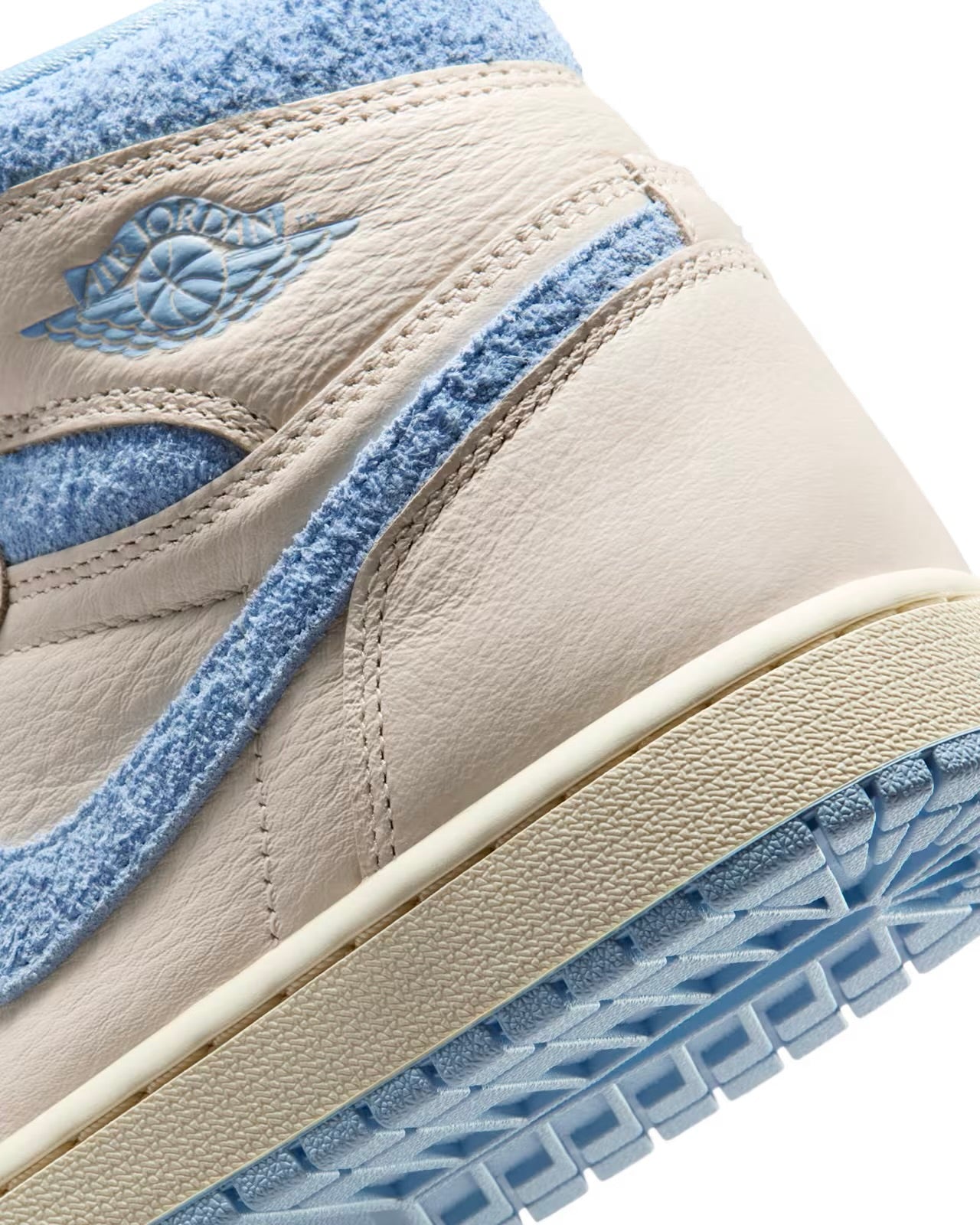 Jordan 1 Retro High OG “Pale Ivory”